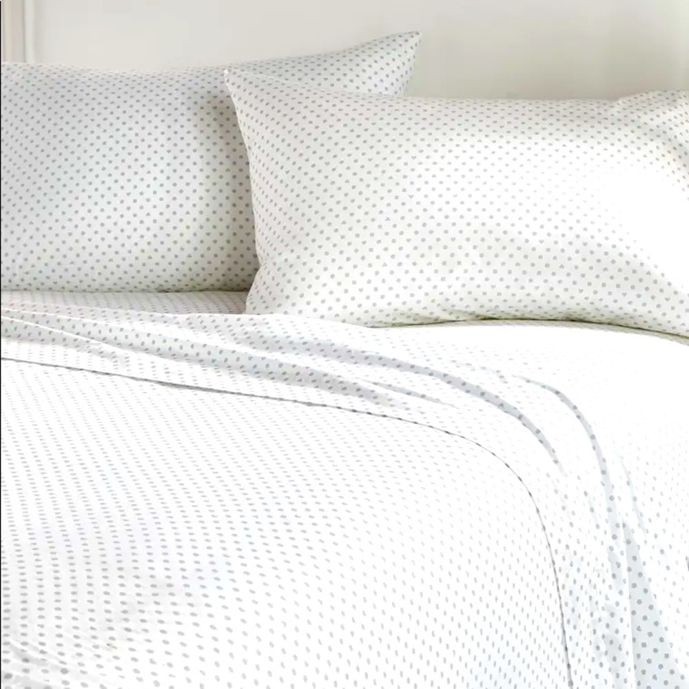 Karl Lagerfeld full sheet set